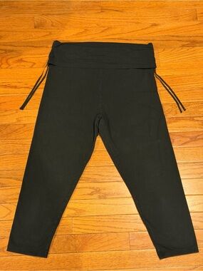 Victoria’s Secret Sport Black Fold Over Capri Leggings Drawstring Women’s Large